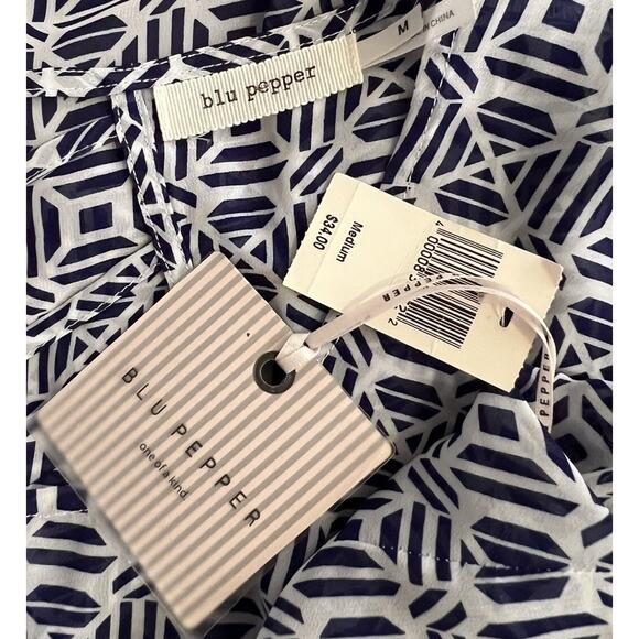 Blu Pepper Navy Geometric Cutout Back Long Sleeve Top Size Medium NWT - Picture 6 of 9